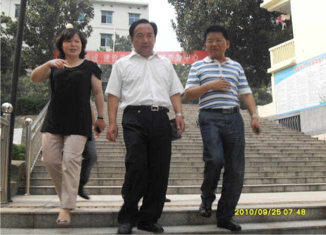 原市委常委、市委副書(shū)記叢培模，副市長(zhǎng)黃東紅來(lái)我校調(diào)研指導(dǎo)工作(圖1)