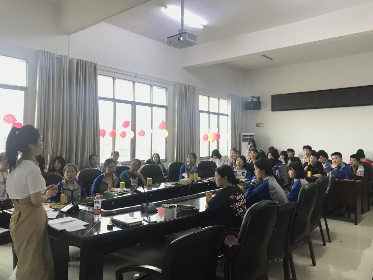校團(tuán)委召開2020屆團(tuán)學(xué)干部座談會(圖1)