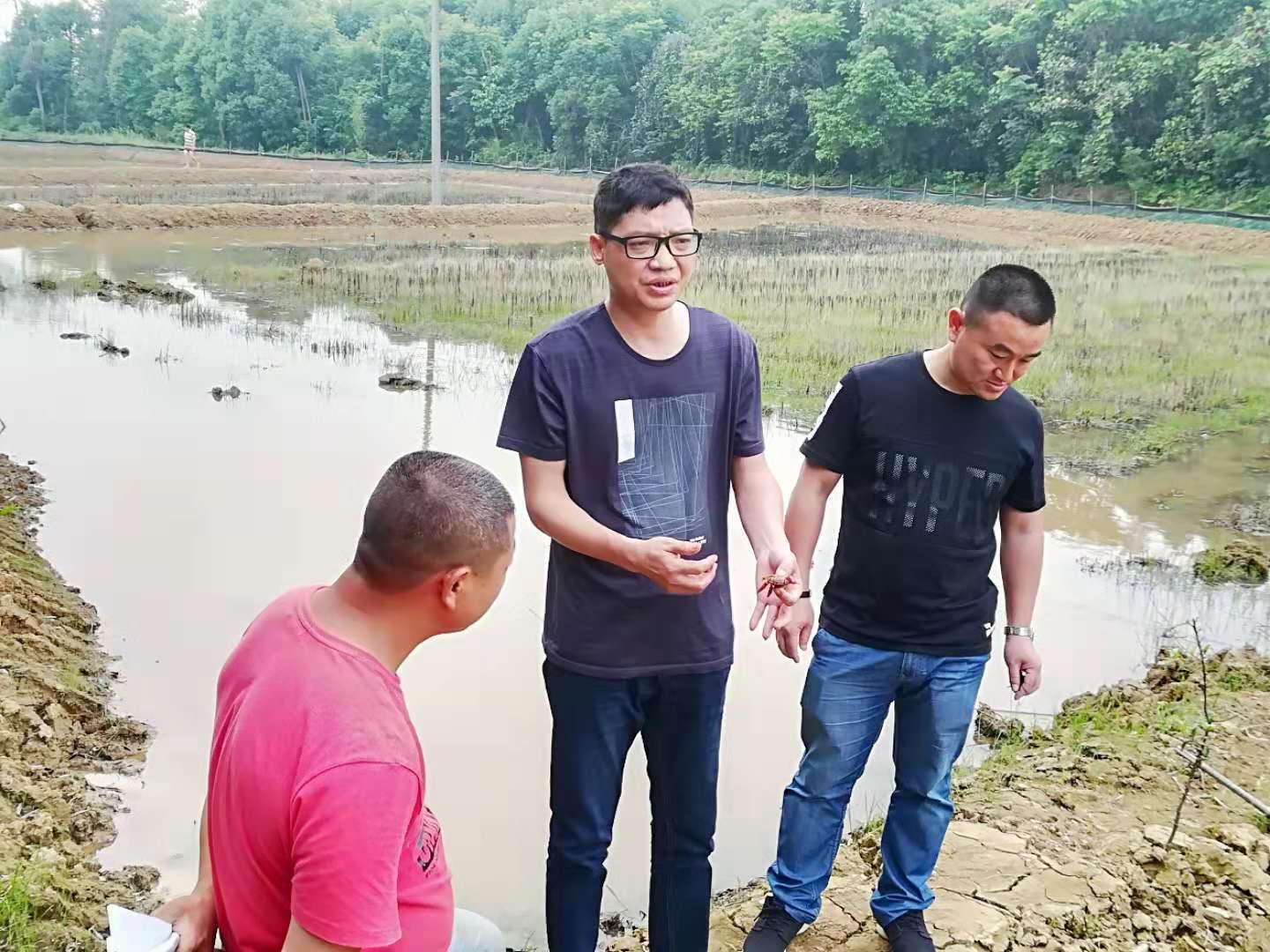 俯下身 沉下心 堅決打贏脫貧攻堅戰(zhàn)(圖1)