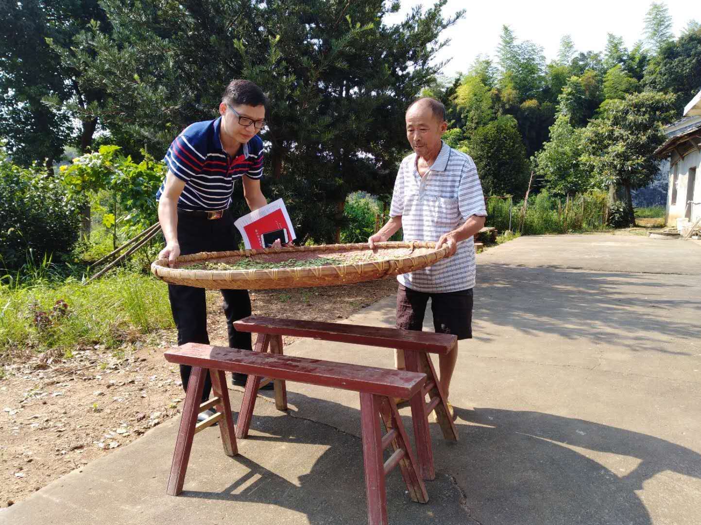俯下身 沉下心 堅決打贏脫貧攻堅戰(zhàn)(圖2)