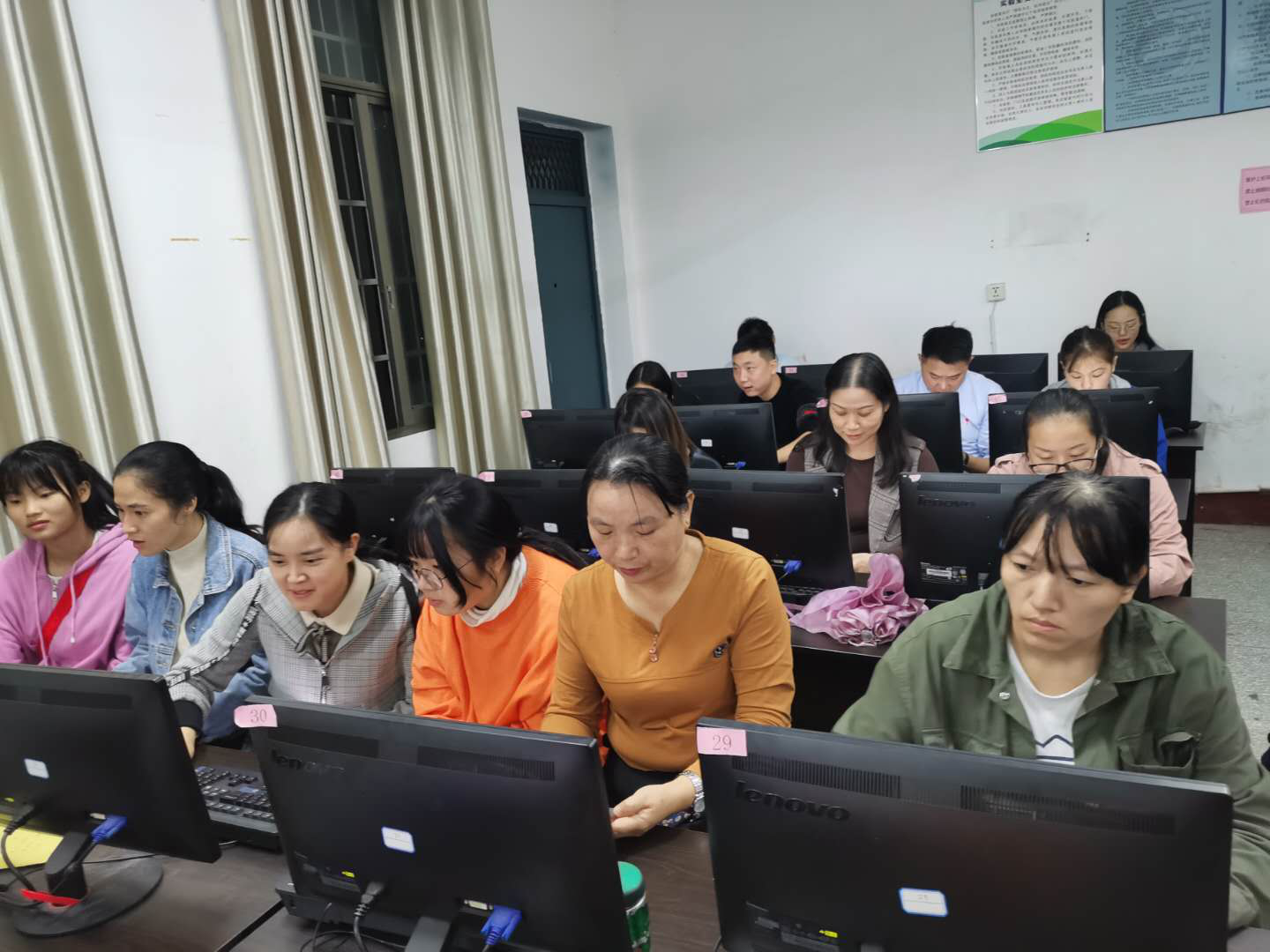 愛法學(xué)法考法——益陽市衛(wèi)生職業(yè)技術(shù)學(xué)校2020年度學(xué)法考法工作(圖1)