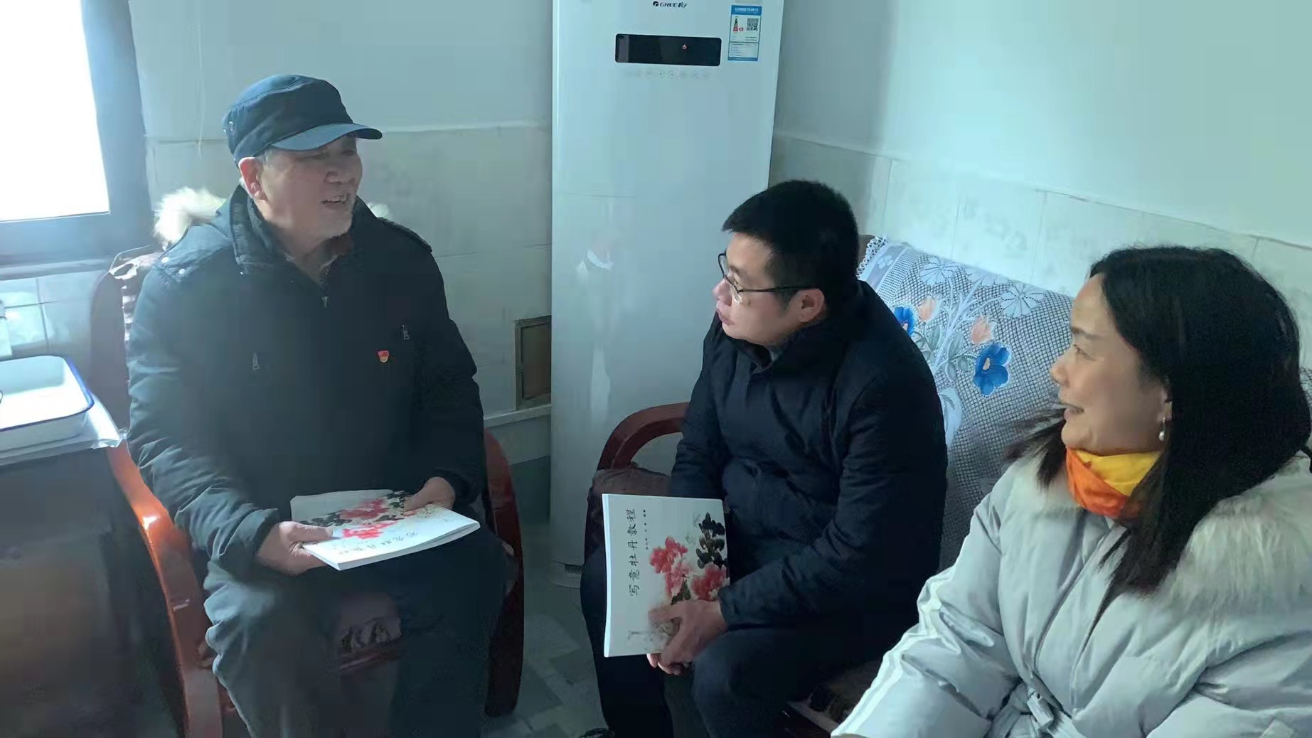 歲寒送溫暖，年關(guān)情更濃——春節(jié)前夕走訪慰問退休老教師、困難黨員活動(圖1)