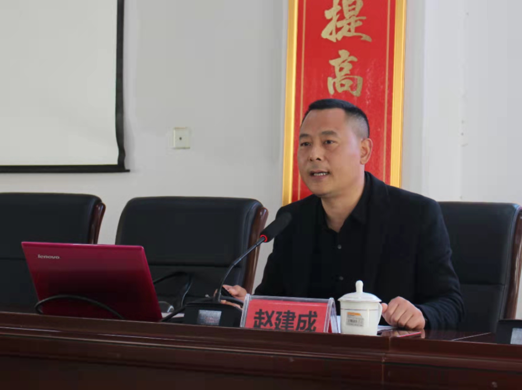區(qū)委宣講團(tuán)走進(jìn)我校宣講黨的十九屆六中全會(huì)精神(圖1)