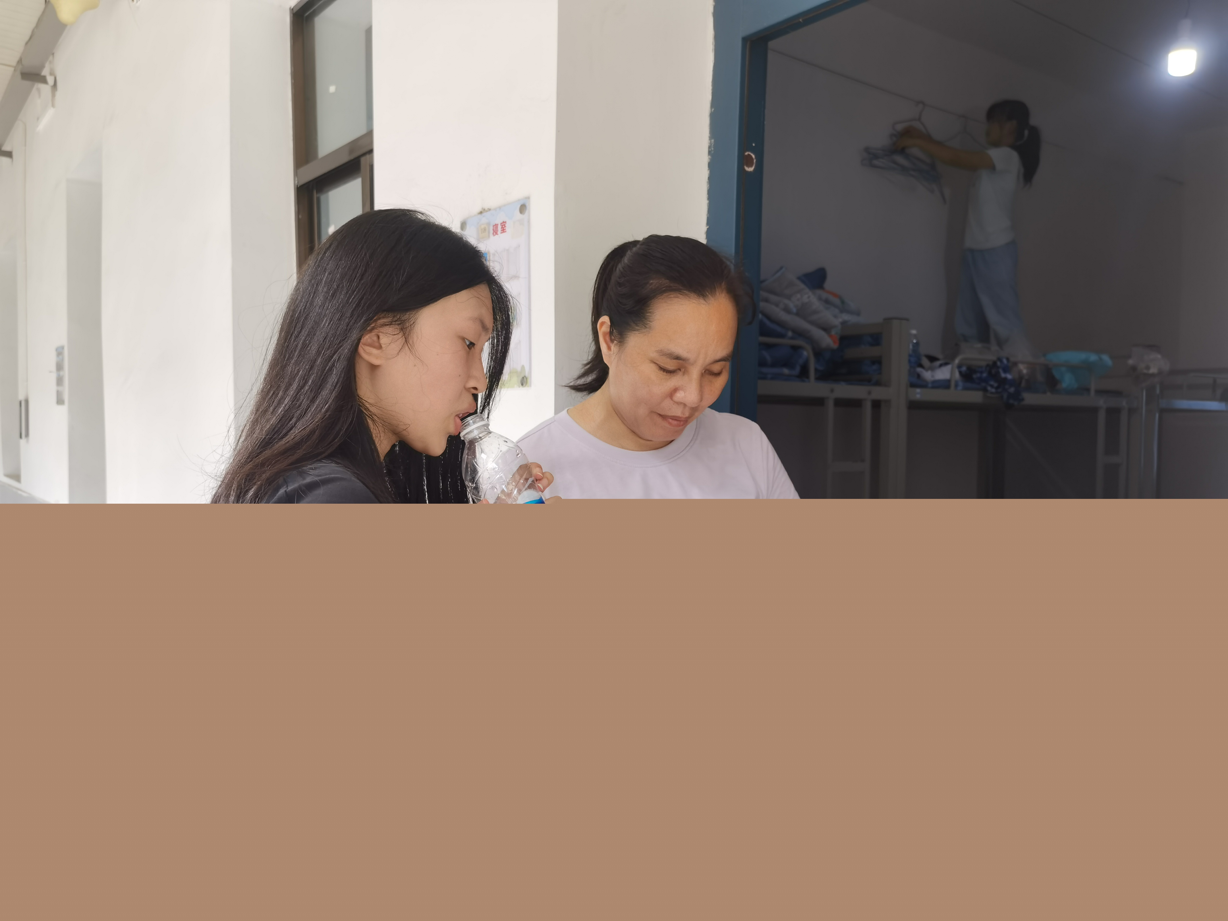 1-230R616061LR.jpg