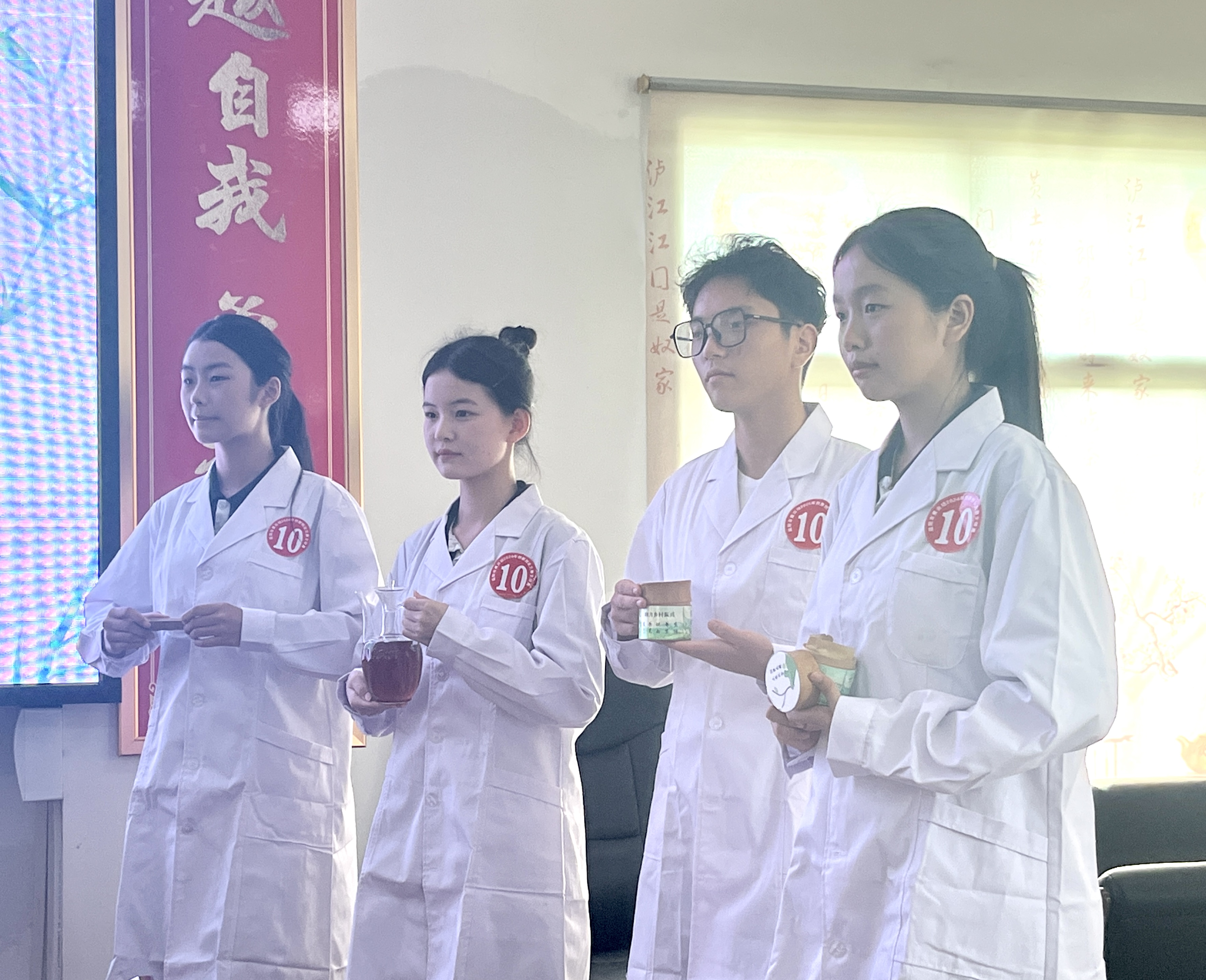 職教育工匠，雙創(chuàng)筑夢想 ——2024年益陽市黃炎培職業(yè)教育獎創(chuàng)業(yè)規(guī)劃大賽主體賽在益陽市衛(wèi)生職業(yè)技術(shù)學(xué)校舉行(圖2)